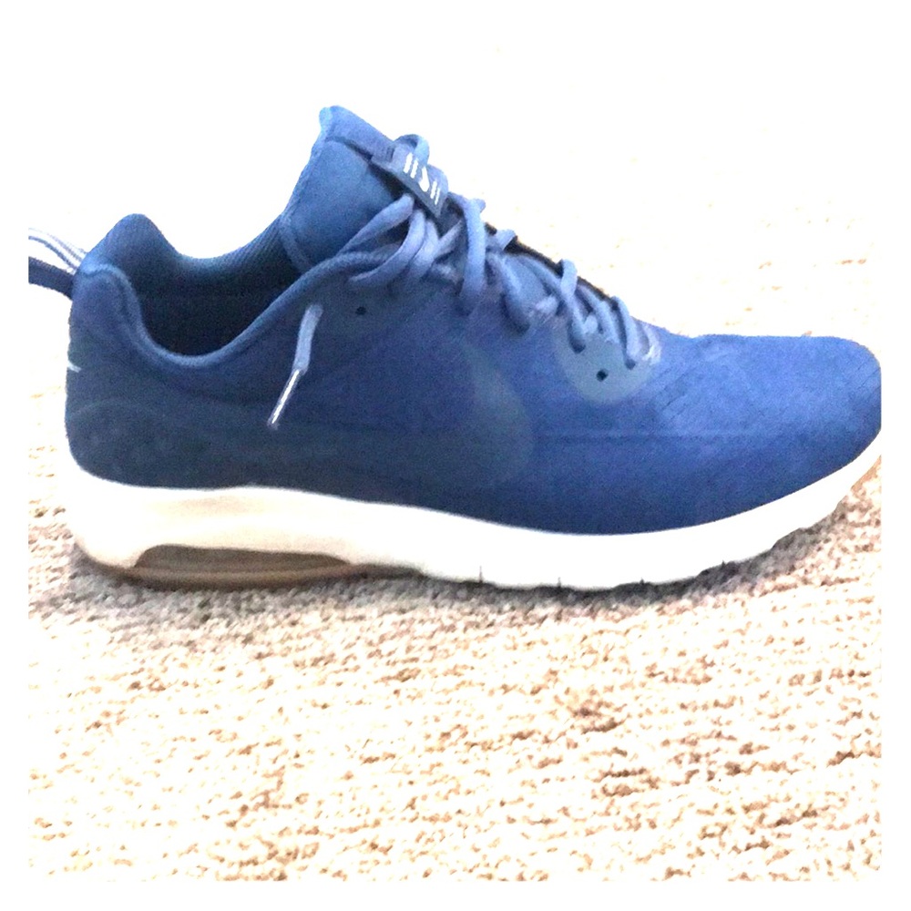 Nike men’s athletic shoes 10.5